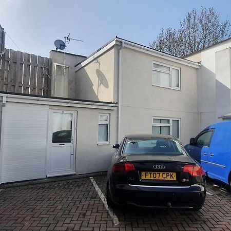 1 Bedroom FLAT, sleeps up to 5ppl, City Center Cardiff Buitenkant foto