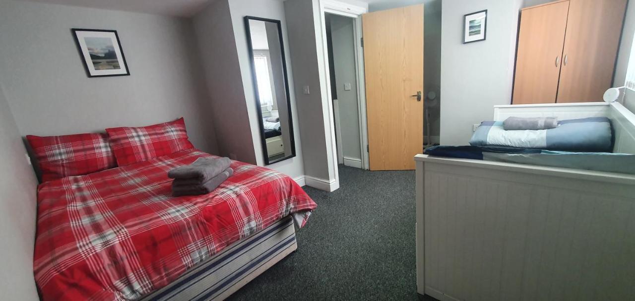 1 Bedroom FLAT, sleeps up to 5ppl, City Center Cardiff Buitenkant foto